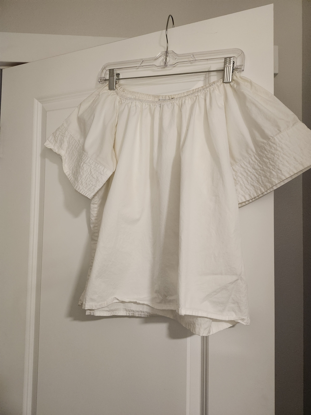 Jeune & Jolie White Elastic-Neck Blouse